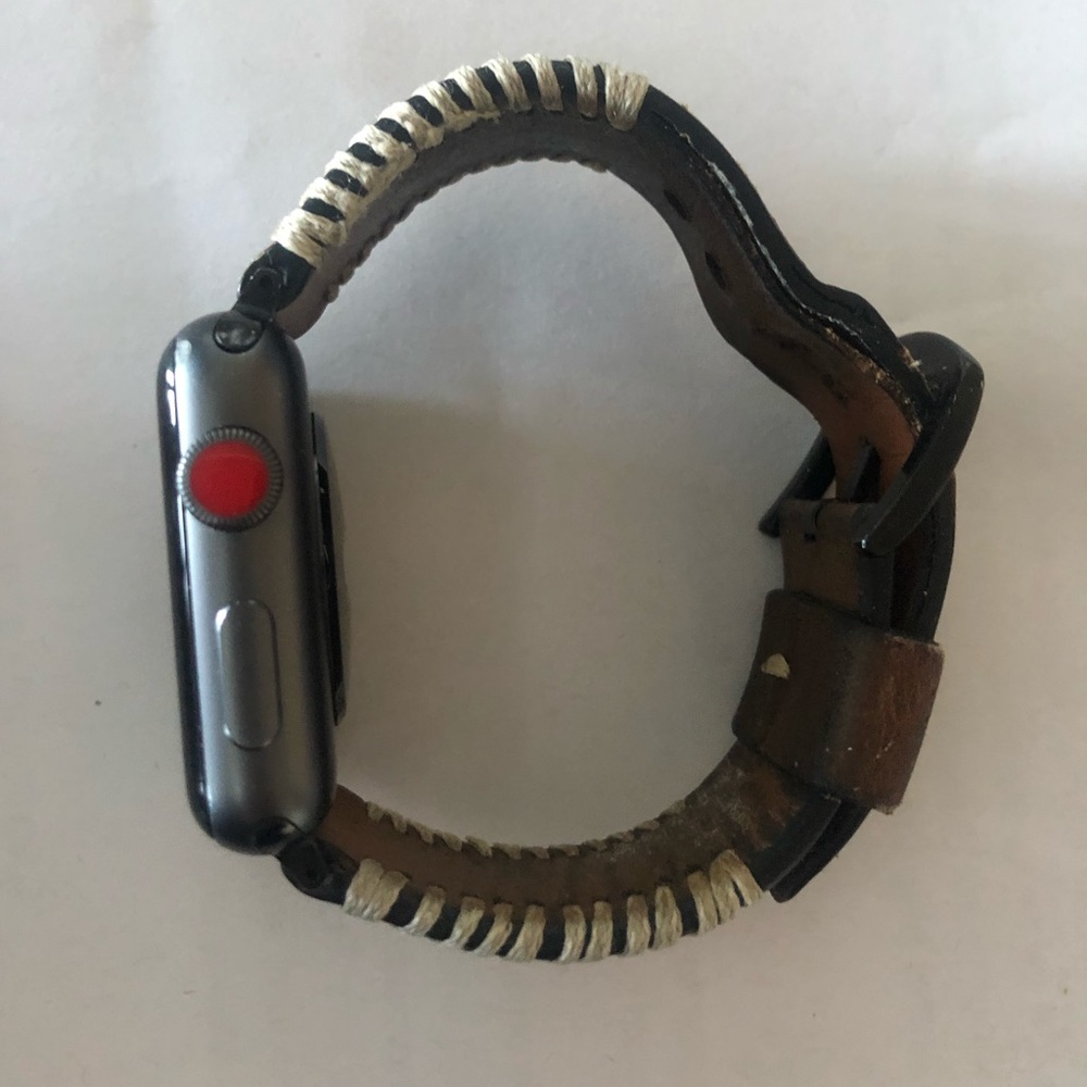 *SOLD* Apple Watch Series 3 (42mm)